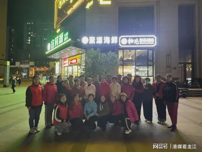 哈市香坊区进乡街道松海社区组织开展迎亚冬文艺演出活动(图1)