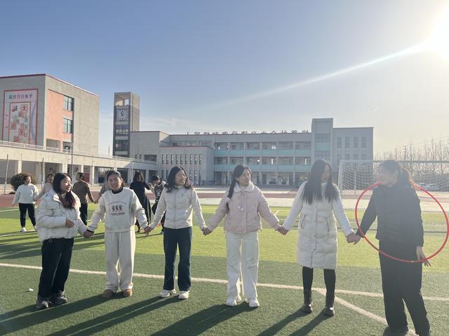 南乐县求实小学举办2025年元旦趣味运动会暨文艺汇演活动(图2)