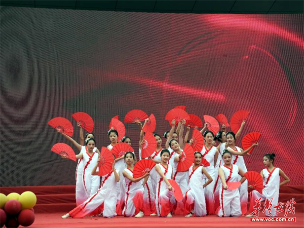永州柳子中学：元旦汇演展风采 青春活力满校园(图2)