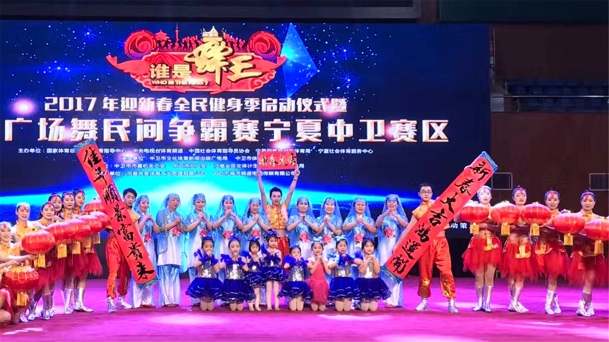 绥棱县一元戏剧盛宴：文化与爱心共舞的公益演出(图1)