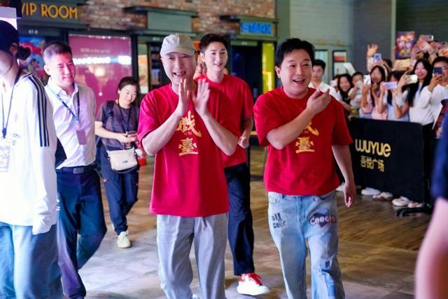《戏台》主创西安站首场路演亮相新城控股集团西安西咸吾悦广场(图1)