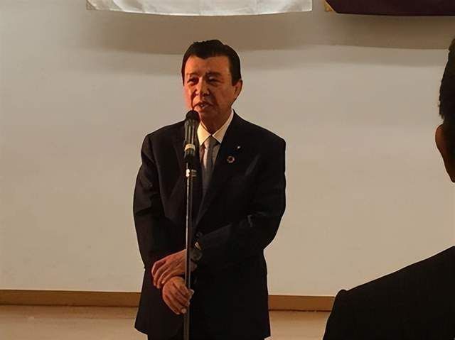 年薪1600万的日本议员夜总会赖账被拦后猛踢中国员工还想私了(图2)