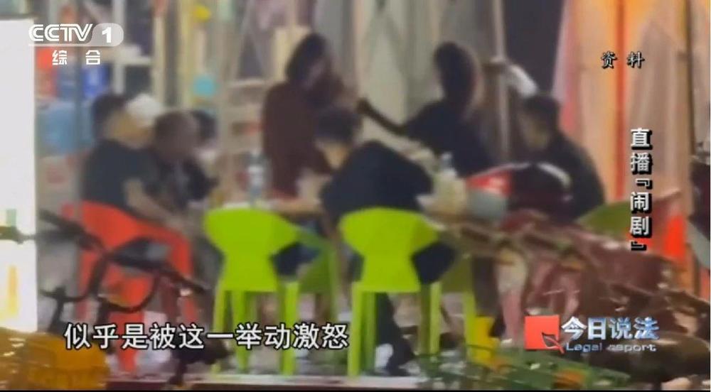 为流量无底线！直播“斗殴”竟是精心策划的表演 7人被行拘(图1)