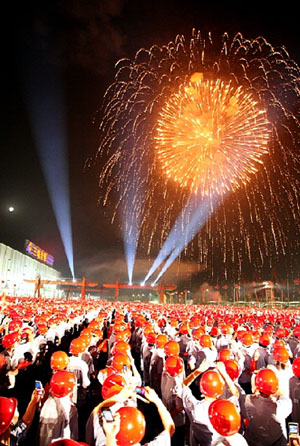 星空为幕 焰火作笔 2026年临县元宵节无人机主题音乐焰火晚会震撼上演(图1)